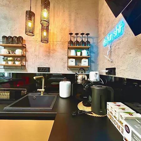 Macedonia Square 22 - Pedestrian Street סקופיה